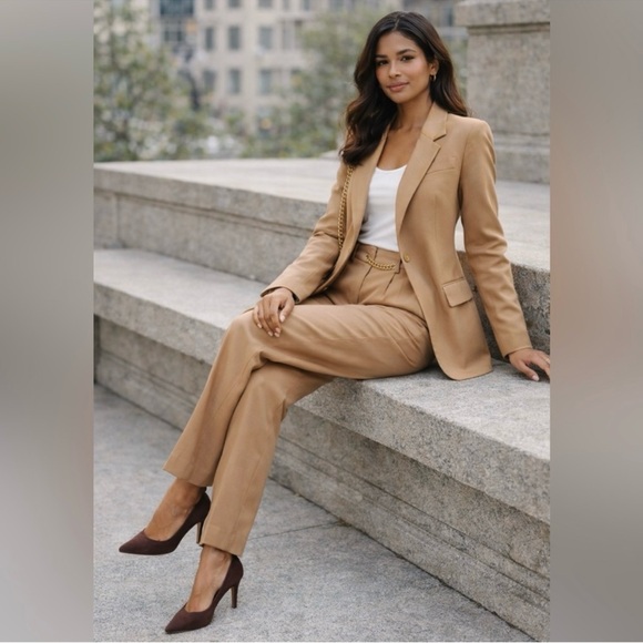 Oscar de la Renta Pants - Oscar de la Renta Wool Gold Chain Detail Two Piece Pant Suit in Warm Tan Sz 4